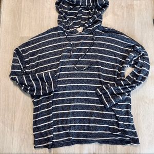 🍁 Soft striped hoodie